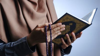 تفسير  حلم قراءة سورة التوبة في المنام للعزباء والمتزوجة