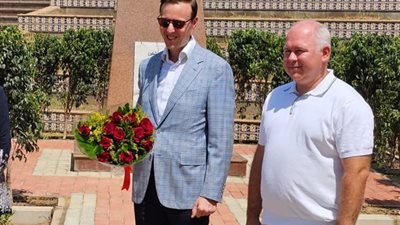 القاهرة تحتفل بيوم اللغة الروسية وتكشف عن تمثال نصفي مرمم للشاعر ألكسندر بوشكين
