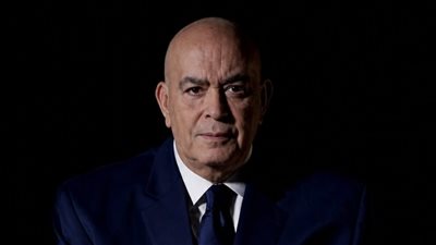 عمرو أديب يحسم الجدل حول صحة شقيقه عماد الدين أديب 