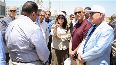 وزيرة الإسكان تتفقد أعمال التطوير والزراعة بمحور التسعين الشمالي ومنطقة البنوك بمدينة القاهرة الجديدة