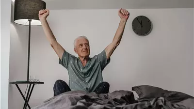 ما أفضل وقت للاستيقاظ بعد سن الستين؟
