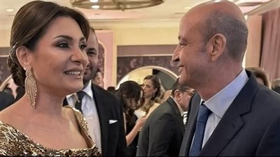 رقصة رومانسية تخطف الأنظار.. عمرو أديب ودينا طلعت حديث السوشيال ميديا بعد ظهورهما الأخير