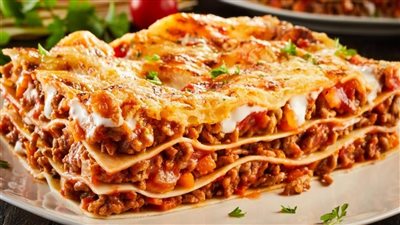 طريقة عمل اللازانيا باللحم المفروم والجبنة بخطوات بسيطة مثل المطاعم 