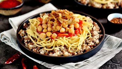 طريقة عمل الكشري المصري بخطوات سهلة وسريعة مثل المحلات