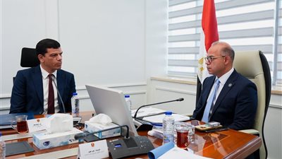 وزير الاستثمار يبحث مع شركة« EVRAID» توطين تكنولوجيا المركبات الكهربائية وتعميق الصناعة المحلية