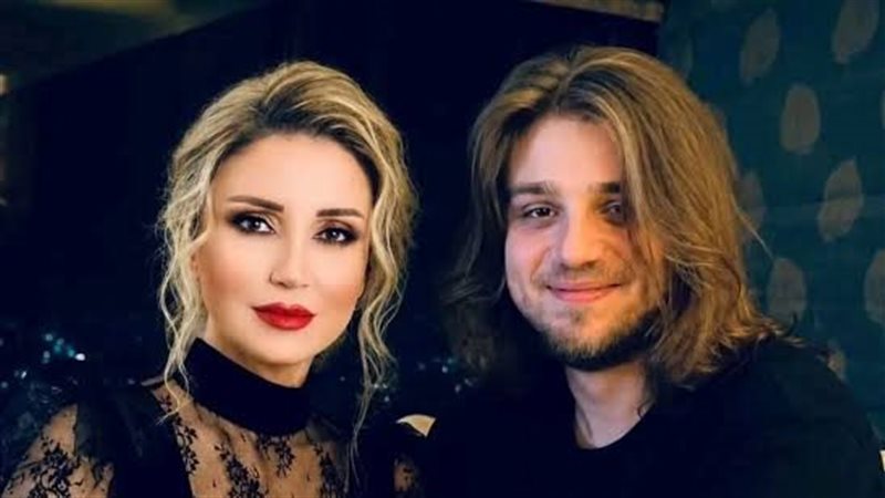 نورا رحال مع ابنها أليكس 