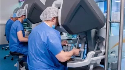 من السعودية إلى القمر.. هل تقود الجراحة عن بعد مستقبل الطب؟