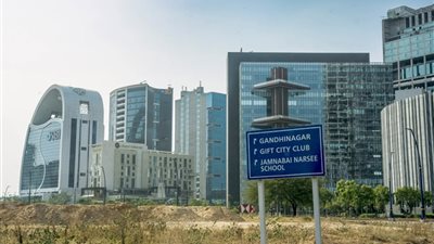 جي بي مورجان يجري محادثات مع أكثر من 100 شركة عالمية لتوسيع عملياتها المالية في 