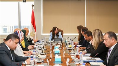 وزيرة الإسكان تبحث مع الوكالة الفرنسية للتنمية تعزيز التعاون في مشروعات مياه الشرب والصرف الصحي