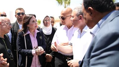 وزيرة الإسكان ومحافظ مطروح يبدءان جولة تفقدية بعدد من مشروعات مياه الشرب والصرف الصحي بالمحافظة 