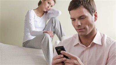زوجي يشاهد النساء ماذا أفعل؟