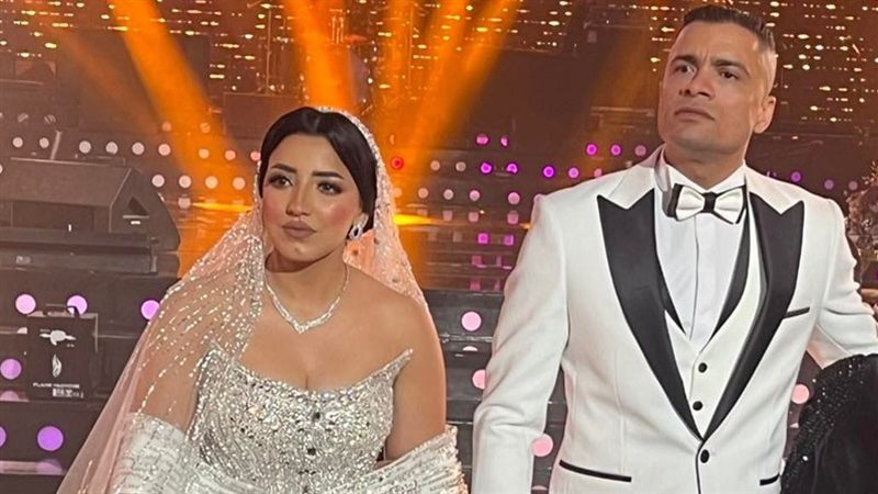 حسن شاكوش مع طليقته