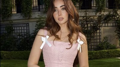 بالوردي وصيحة الـCoquette.. هنا الزاهد تخطف الأنظار بإطلالة رومانسية 