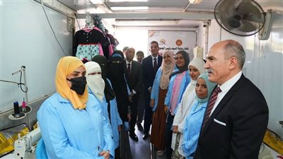 وزير العمل ومحافظ البحر الأحمر يختتمان الجولة بتفقد وحدة التدريب المتنقلة بالغردقة