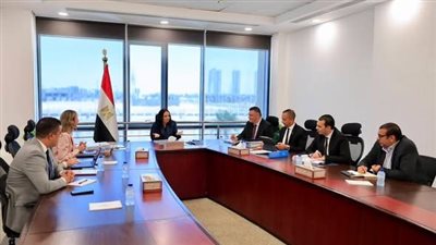 وزيرة التضامن توجه بتوفير منح دراسية للطلاب أوائل الثانوية العامة والأزهرية من ذوي الإعاقة بالجامعات 