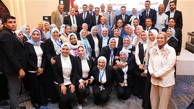 تكريم أوائل خريجي التدريب المهني وتوزيع جوائز للمساعدة في إقامة مشروعات صغيرة