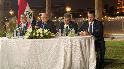 السفير العراقي بالقاهرة يلتقي أبناء الجالية ويؤكد حرص السفارة على تطوير الخدمات القنصلية