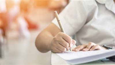 تفسير حلم ورقة الأسئلة: لماذا نحلم بـ 