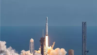 صاروخ SpaceX يصطدم بالقمر