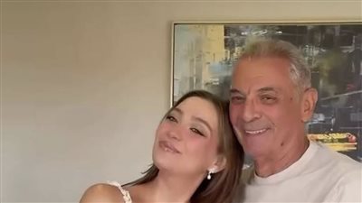 رقصة هزت السوشيال.. محمود حميدة يفاجئ الجميع بزفاف ابنته ويستعيد ذكرى من «حرب الفراولة»