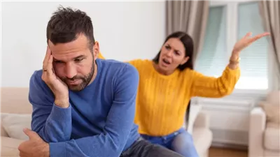 خلاف الحجر.. سيدة تحطم سيارة زوجها في السويس بعد اكتشاف زواجه ثانية