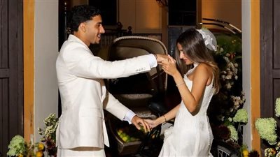 «بعيدة عن الأضواء وخطفت الأنظار بجانبه».. من هي جيلان الجباس زوجة عمر مرموش؟