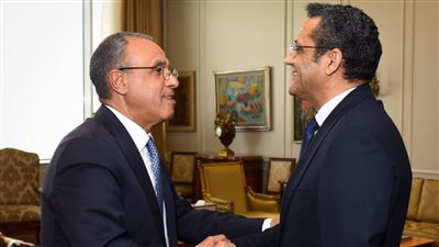 عبد العاطي يبحث مع نقيب الصحفيين تعزيز التعاون والتواصل حول السياسة الخارجية المصرية