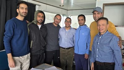الإفراج عن البحارة المصريين المحتجزين على السفينة 