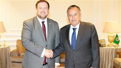 نبيل فهمي يبحث مع وزير الدولة البريطاني تطورات فلسطين وأزمات المنطقة وتعزيز التعاون العربي البريطاني