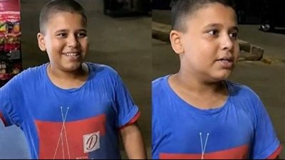 طفل مصري يبهر السياح بموهبته في اللغات.. وحلمه يخطف الأنظار (فيديو)