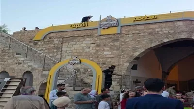 مطعم في قلعة يثير جدل السوريين