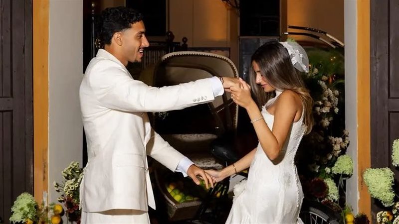 عمر مرموش مع زوجته جيلان الجباس 
