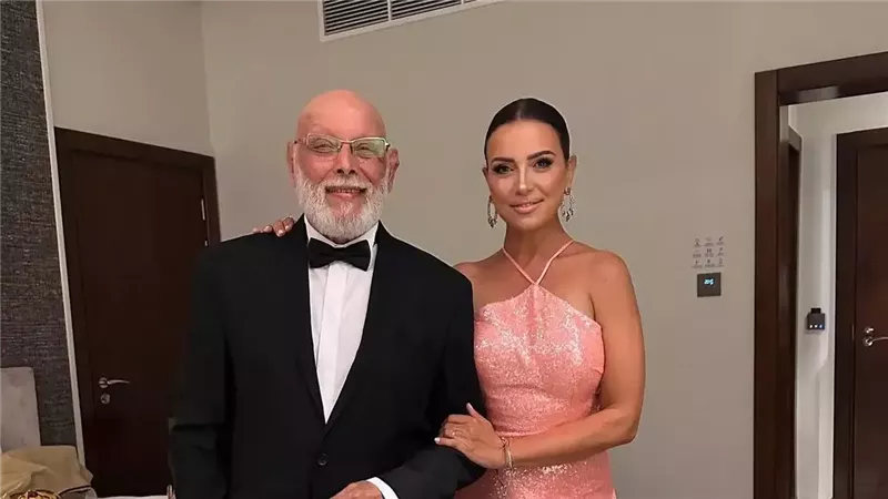 ريهام عبد الغفور مع والدها أشرف 