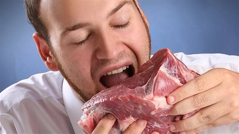 تفسير رؤية أكل اللحم النيئ 