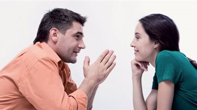 كيف تعيدان شرارة الحب؟ أسئلة عاطفية مبتكرة لاكتشاف التغيرات في قلب شريكك بعد سنوات الزواج