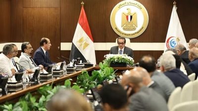 وزير الصحة يترأس الاجتماع الدوري لقيادات الوزارة لمتابعة سير العمل بمختلف الملفات