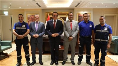 وزير الصحة يُكرم أبطال الإسعاف لإنقاذهم حياة أب استجابوا لنداء طفل في 6 دقائق