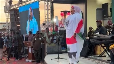 بسبب فستان حلايب وشلاتين.. بلاغ يتهم مطربة سودانية بالمساس بالسيادة المصرية 