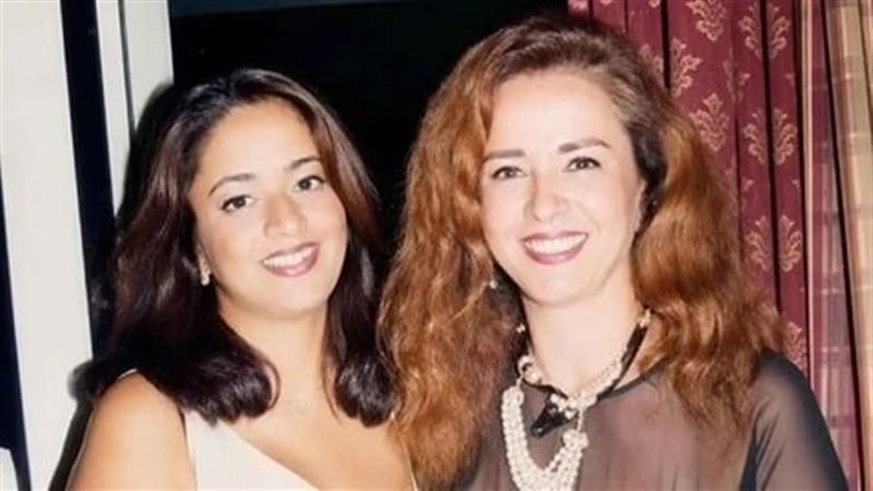 نجلاء فتحي مع ابنتها
