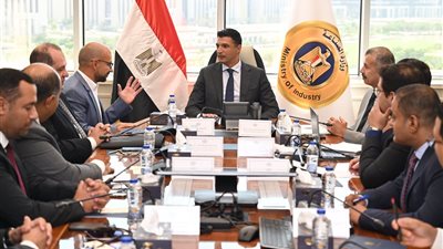وزير الصناعة يبحث مع «بيتي» خطط التوسع وضخ استثمارات جديدة بقيمة 6 مليارات جنيه في مصر