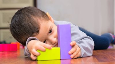 14 عاما فجوة في أعمار المصابين بالتوحد