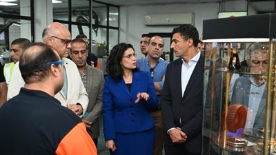 وزير الصناعة يتفقد مصنعي «بيرلا كربون» و«بروميتيون» بالإسكندرية لتعزيز التصنيع المحلي وزيادة الصادرات