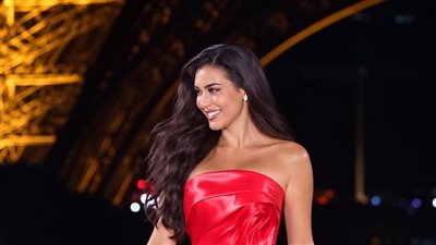الأحمر يشتعل أمام برج إيفل.. ياسمين صبري تخطف الأضواء في عرض لوريال باريس!