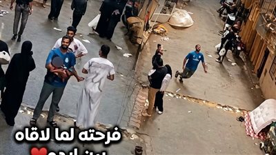 «مكنتش بفكر في نفسي».. أحمد يخاطر بحياته لإنقاذ طفل سقط من الطابق الثالث