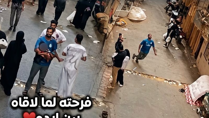 شاب ينقذ طفل من الموت 