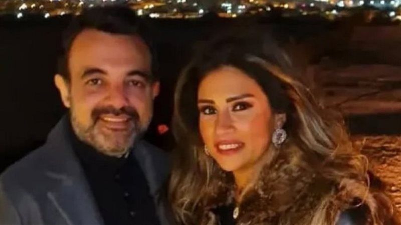 عمرو محمود ياسين مع زوجته آيات أباظة