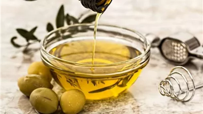 دراسة: زيت الزيتون يبطئ ارتفاع السكر