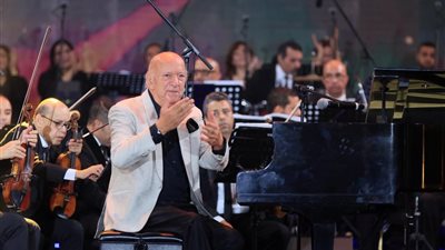 عمر خيرت يشعل انطلاق الدورة الثانية من مهرجان الفسطاط الشتوي بإقبال جماهيري كبير