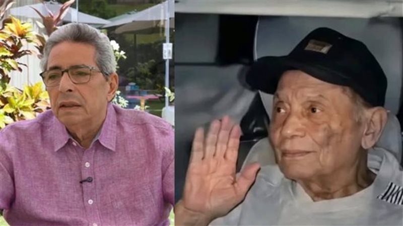محمود سعد مع صورة للفنان عادل إمام 