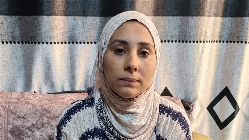 محامية عض أذن المحامي 
